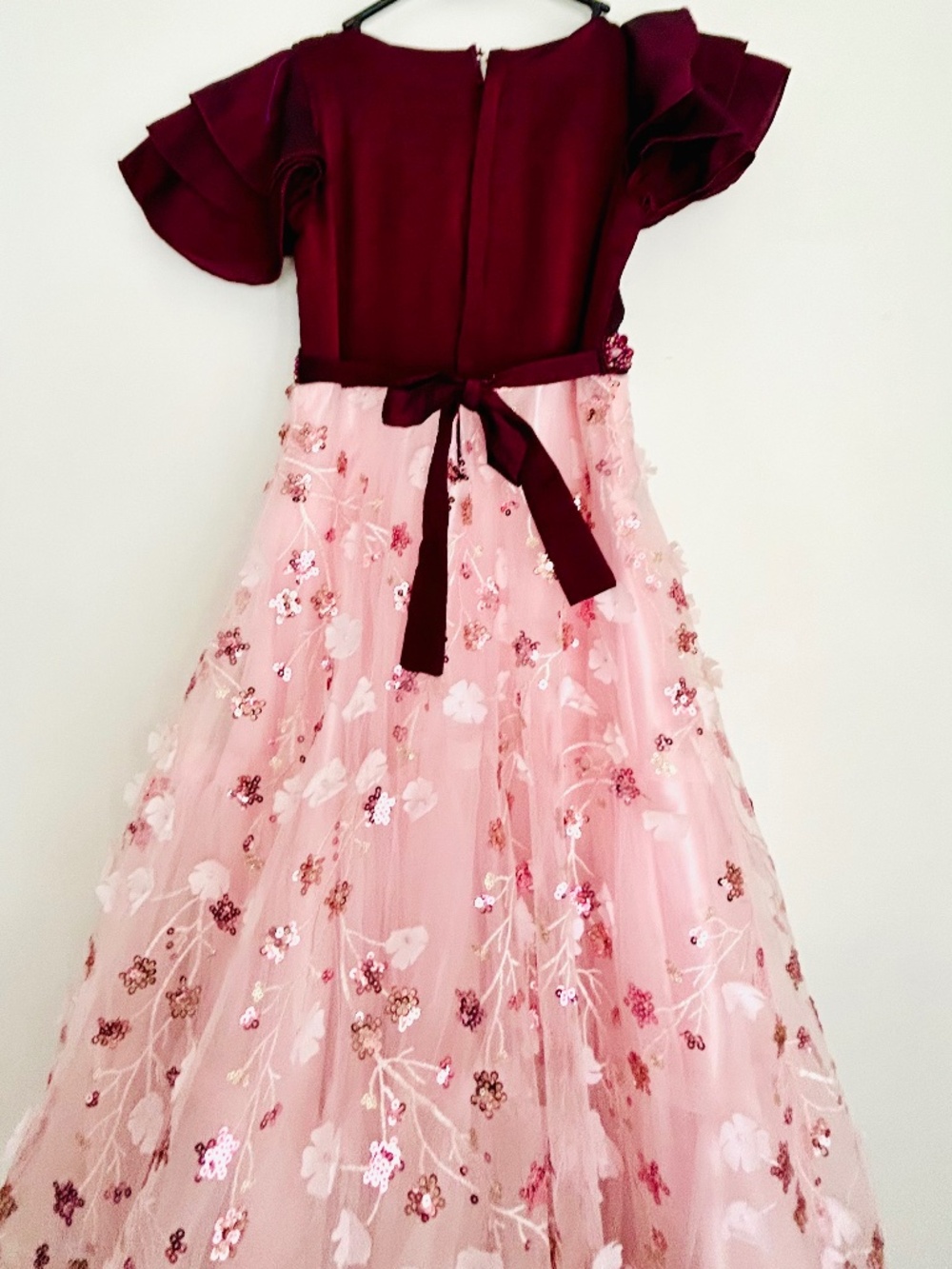 Gorgeous LittleGirl Gown embelished with beads and floral appliqués - Picture 4 of 11